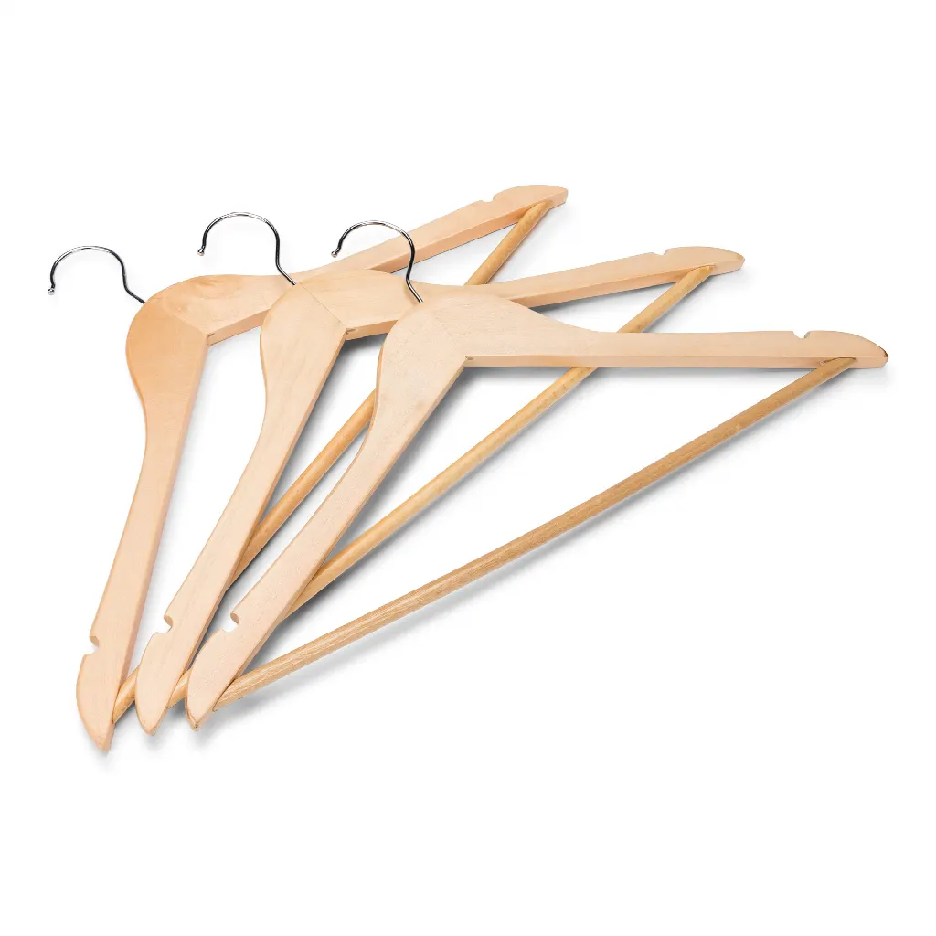 50 perchas de madera